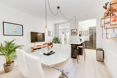 KITCHEN, DINER AND LIVING ROOM