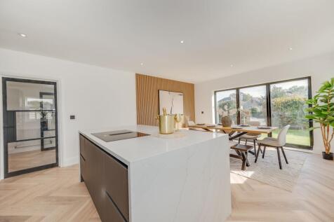 OPEN PLAN KITCHEN/DINER