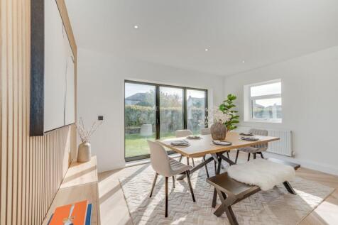 OPEN PLAN KITCHEN/DINER