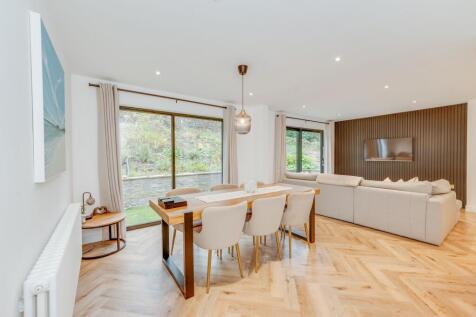 OPEN PLAN KITCHEN/DINER/LIVING ROOM