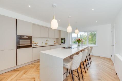 OPEN PLAN KITCHEN/DINER/LIVING ROOM