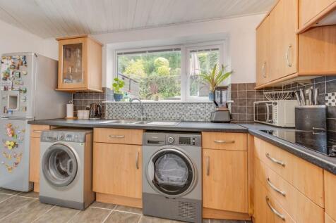LIVING ROOM AND KITCHEN/DINER