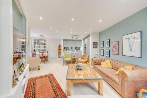 OPEN PLAN KITCHEN/DINER/LIVING ROOM