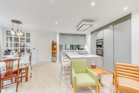 OPEN PLAN KITCHEN/DINER/LIVING ROOM