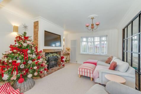 KITCHEN/DINER AND LIVING ROOM