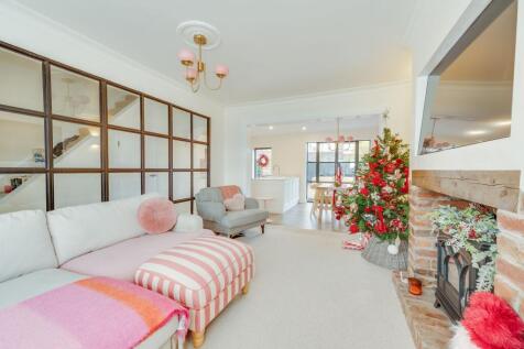 KITCHEN/DINER AND LIVING ROOM