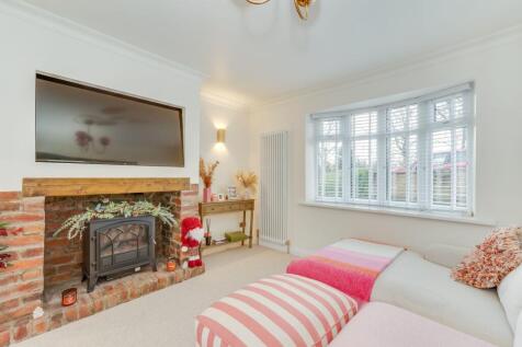 KITCHEN/DINER AND LIVING ROOM