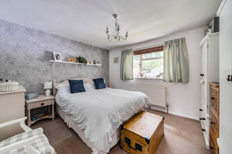 1369169-4-68ef7d3...