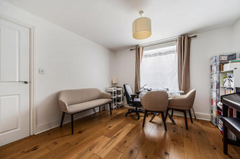 1369838-9-69048b9...