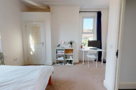 13-Christina-Terrace-Bedroom(6)