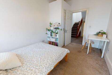 13-Christina-Terrace-Bedroom(4)