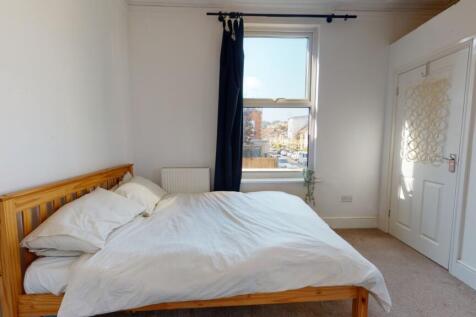 13-Christina-Terrace-Bedroom(7)