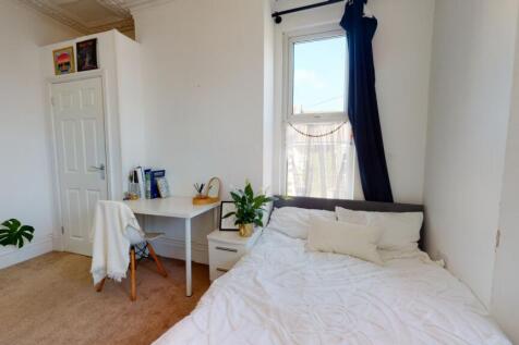 13-Christina-Terrace-Bedroom(8)
