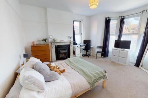 13-Christina-Terrace-Bedroom(11)