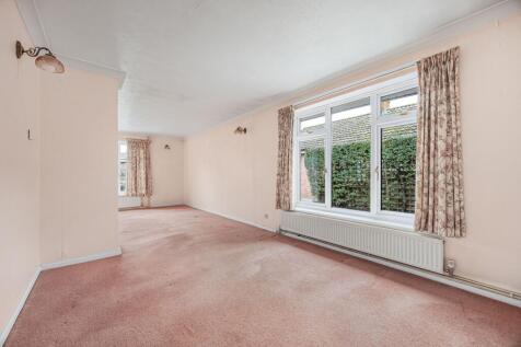 L shaped Lounge / Dining Room