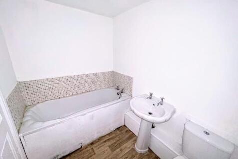 12 Railway Street - Bathroom