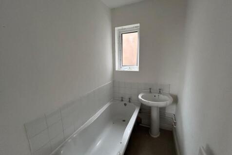 14 Railway Street - Bathroom
