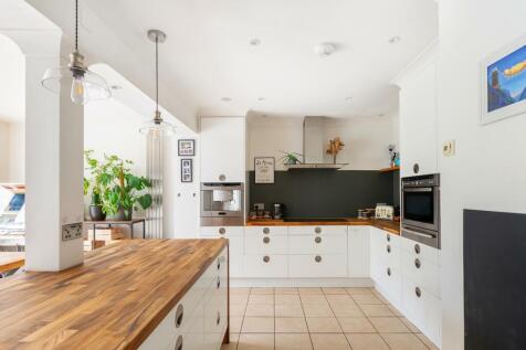 2D6CBH - KitchenDiner L.jpg