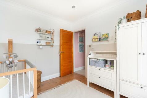 2D6CBH - Bedroom L.jpg