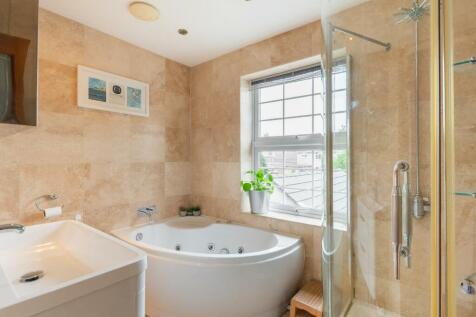 2D6CBH - Bathroom C.jpg