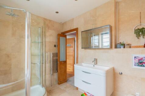2D6CBH - Bathroom A.jpg