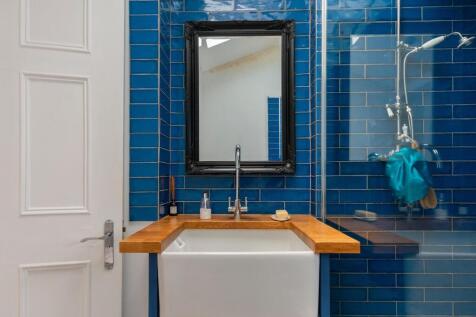 0W2PCN - Bathroom A.jpg