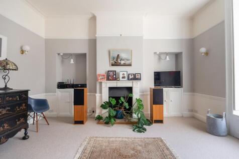 0W2PCN - Sitting Room Bedroom B.jpg