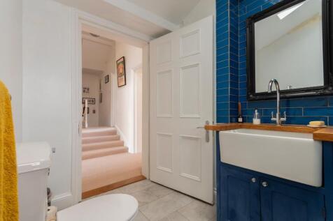 0W2PCN - Bathroom B.jpg