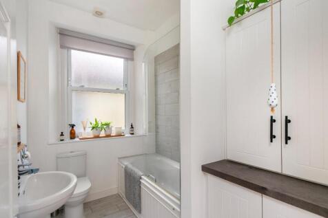 F1F0F1CRSA - Bathroom C.jpg