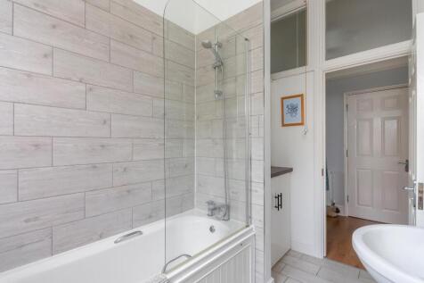F1F0F1CRSA - Bathroom B.jpg
