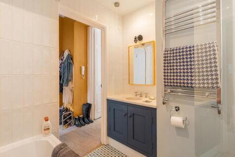 GF5FDSHS - Bathroom A.jpg