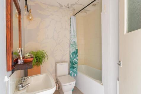 1D1R1SD - Bathroom B.jpg