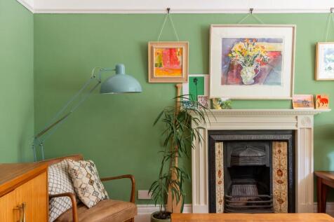 G8F9FERSD - Living Room A.jpg