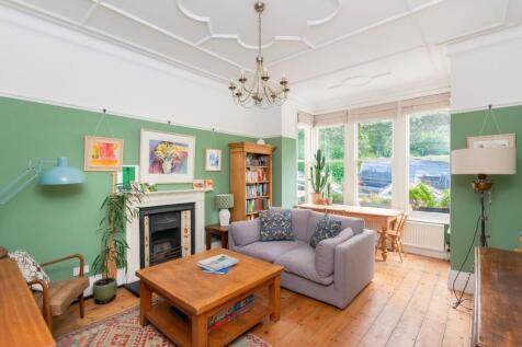G8F9FERSD - Living Room E.jpg