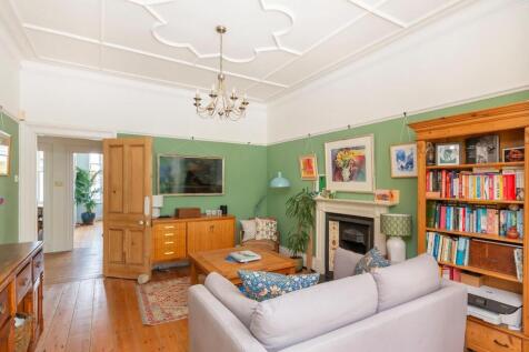 G8F9FERSD - Living Room B.jpg