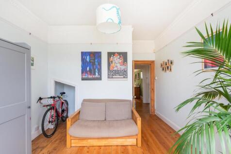 G8F9FERSD - Bedroom B.jpg