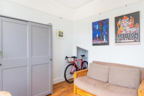 G8F9FERSD - Bedroom A.jpg