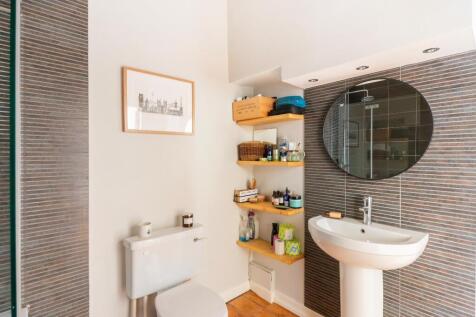 G8F9FERSD - Bathroom A.jpg