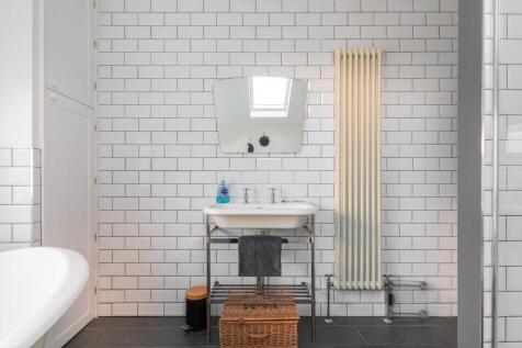 6S2AAD - Bathroom B.jpg