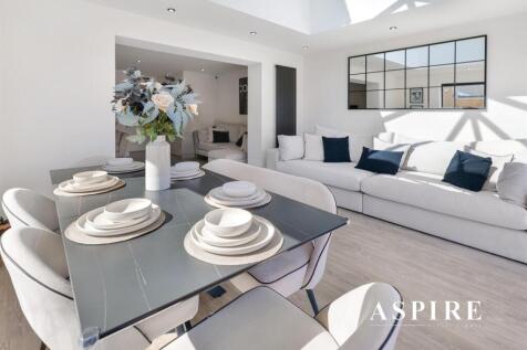 WhatsApp Image 2025-05-20 at 13.49.34 (1).jpg