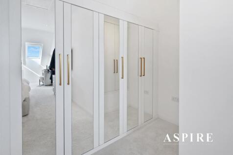 WhatsApp Image 2025-05-20 at 13.49.31 (1).jpg