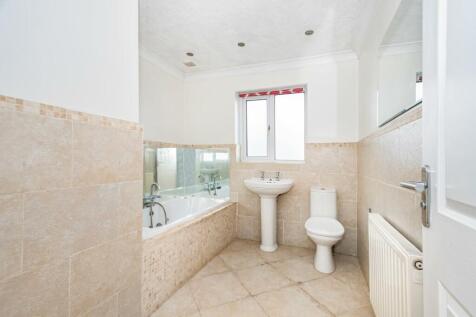 MAIN HOUSE BATHROOM