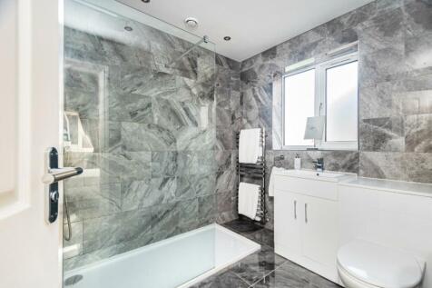 ENSUIT TO BEDROOM 1