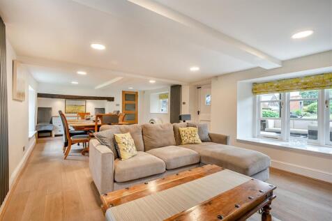 8590588-interior08.jpg