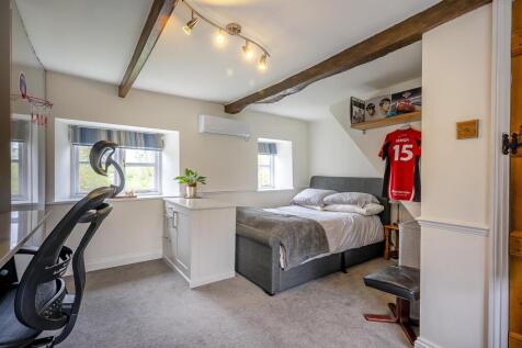 8590588-interior37.jpg