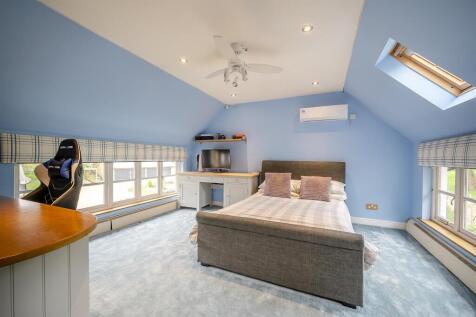 8590588-interior35.jpg