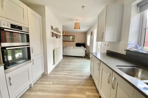 Kitchen/Family Room// Dining Room
