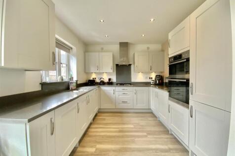 Kitchen/Family Room// Dining Room