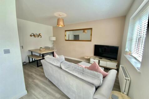 Kitchen/Family Room// Dining Room