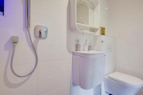 Bedroom One (En-Suite)